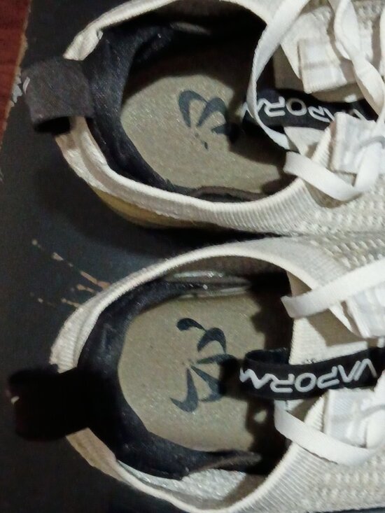 Athletic_Shoes